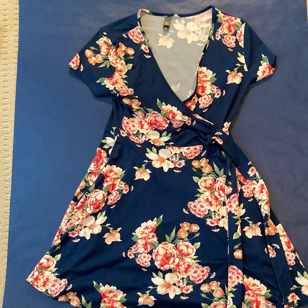 • Flowery skater dress •